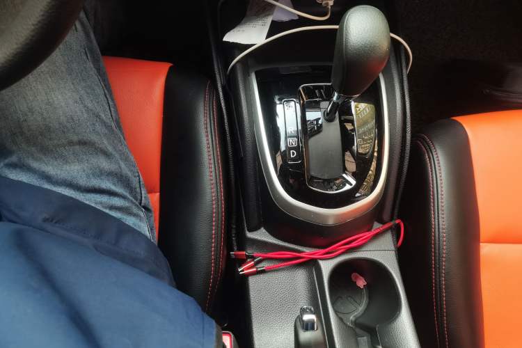 Used Nissan Qashqai 2016 2.0L CVT Elite Edition Gear Lever