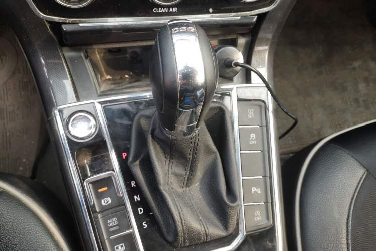 Used Volkswagen Passat 2016 330TSI DSG Prestige Edition Gear Lever