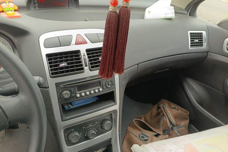 Used Peugeot 307 2012 Hatchback 1.6L Manual Comfort Edition
