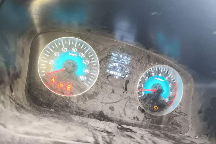 Used Jinbei Gold Hiace M Classic 2022 1.5L Travel Lion Passenger Van 7 Seats Odometer Close Up