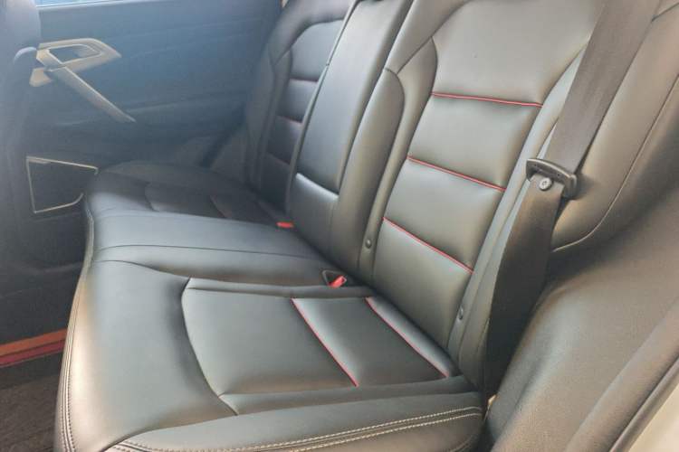 Used Geely Auto Emgrand X7 Sport 2018 1.8TD Automatic Two-Wheel Drive Smart Connect 4G Internet Edition Left Rear Seat