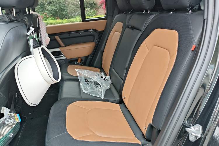 Used Land Rover Defender 2022 110 P400 X-DYNAMIC HSE Left Rear Seat