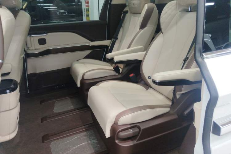 Used Bestune M9 2023 2.0T Prestige Edition
