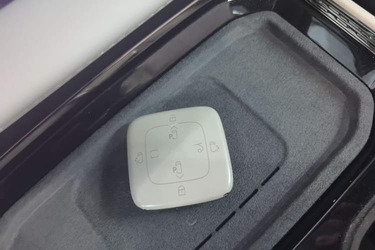 Used Zeekr 009 2024 7-Seater Walk-Through Version Four-Wheel Drive 108 kWh
