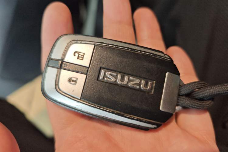 Used Isuzu mu-X 2015 3.0T 4x4 Automatic Luxury 7-Seater