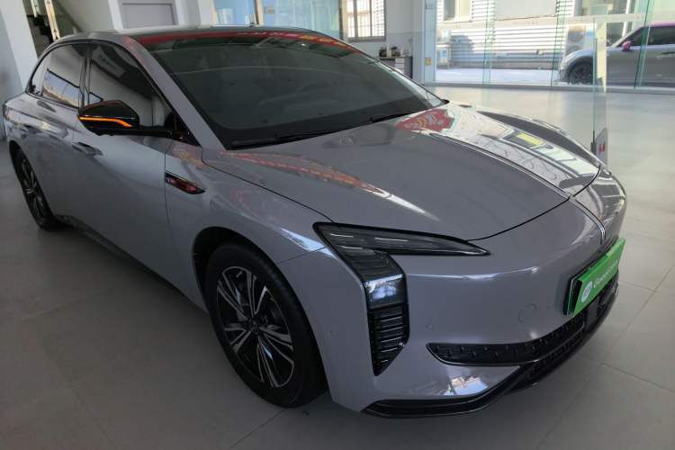 Used Hongqi EH7 2024 820 Pro Front Right 45 Deg