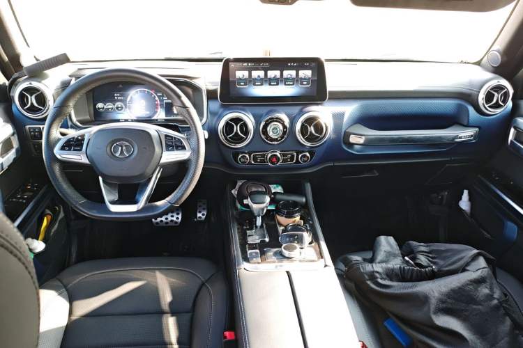 Used BAIC Off-Road BJ40 2018 PLUS 2.3T Automatic Four-Wheel Drive Flagship Version China V Emission Standard Center Console