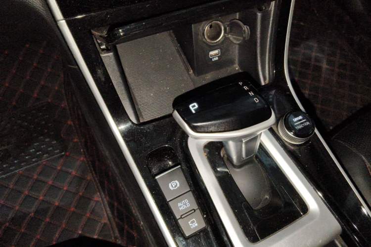 Used Kia Seltos 2023 1.5L CVT Luxury Edition Gear Lever