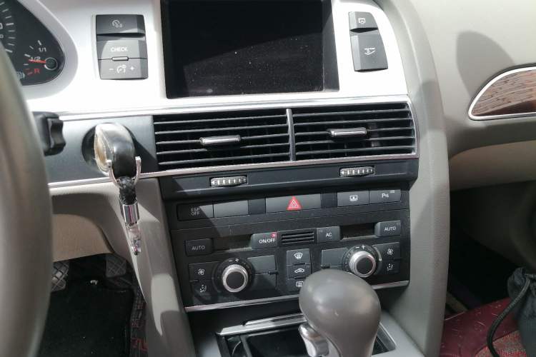 Used Audi A6L 2011 2.0 TFSI Automatic Standard Edition Audio And AC Panel