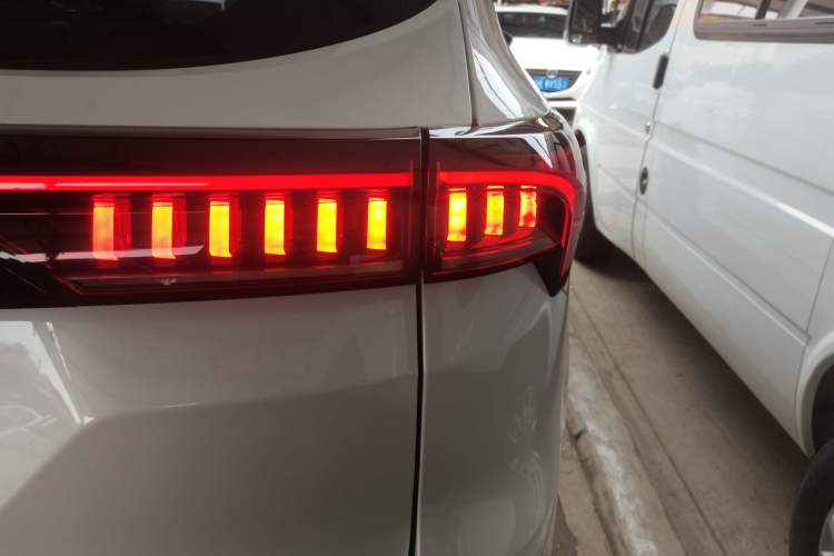 Used JETOUR X70 2021 Zhuge 1.6T DCT Junshi 7-Seater