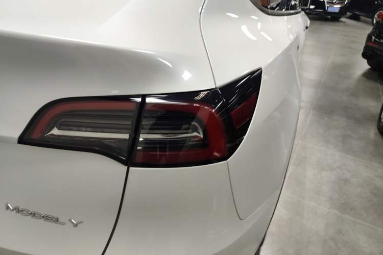 Used Tesla Model Y 2024 Long-Range All-Wheel-Drive Version