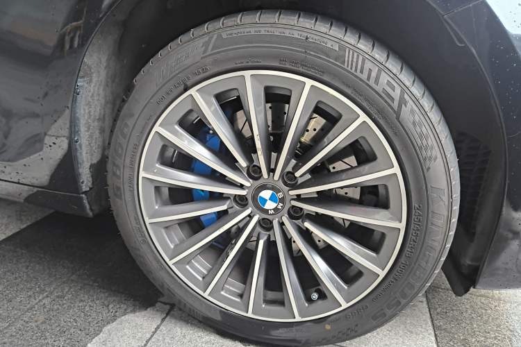 Used BMW 5 Series GT 2013 535i Leading Model Right Front Wheel Hub