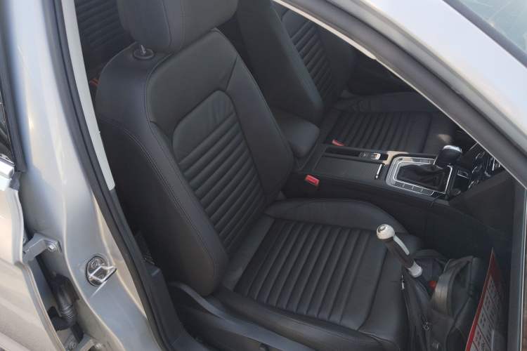 Used Volkswagen Magotan 2018 Facelift 330TSI DSG Luxury Model Right Front Seat