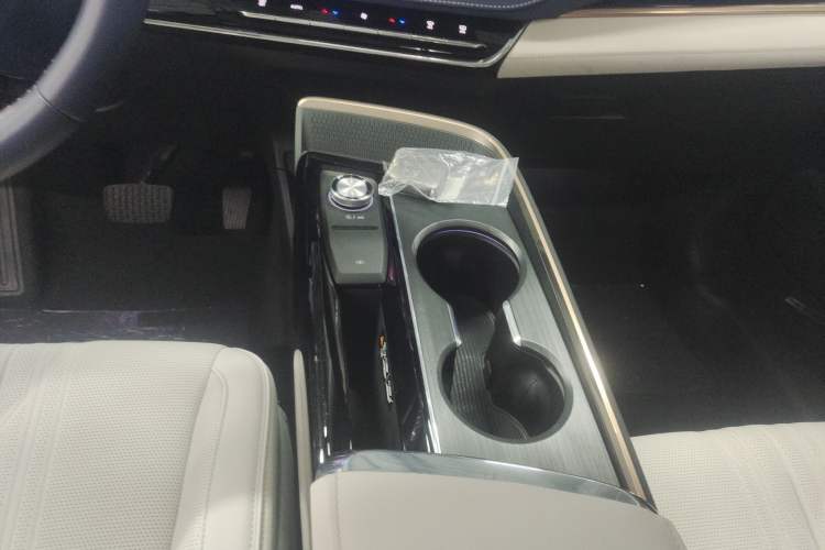 Used Buick E5 2023 Avia Four-Wheel Drive Version
