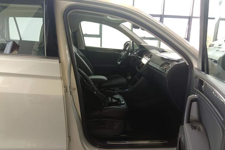 Used Volkswagen Tiguan L 2021 330TSI Automatic Two-Wheel Drive R-Line Enhanced Edition
