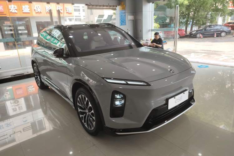 Used Nio ES6 2025 75 kWh Front Right 45 Deg