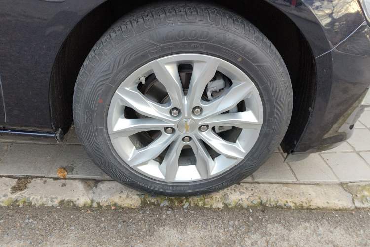 Used Chevrolet Malibu XL 2021 535T Automatic Sport Edition Right Front Wheel Hub