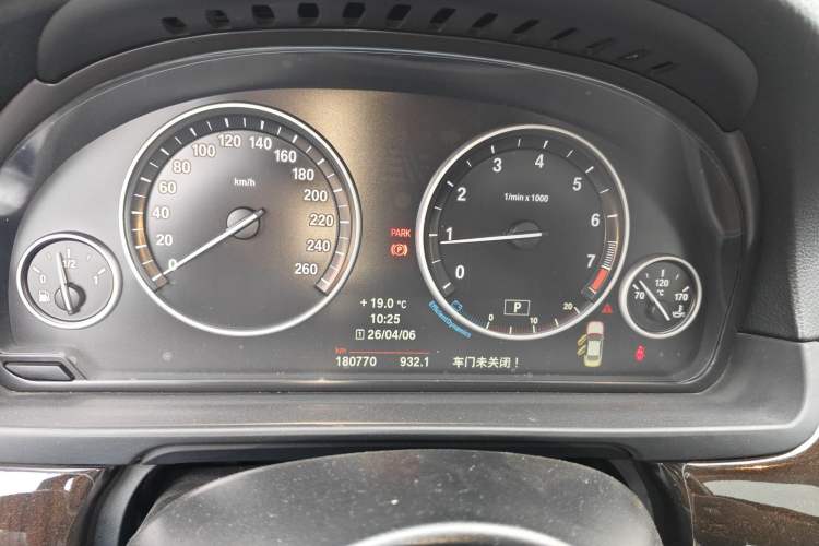 Used BMW 5 Series 2014 528Li Leading Model
