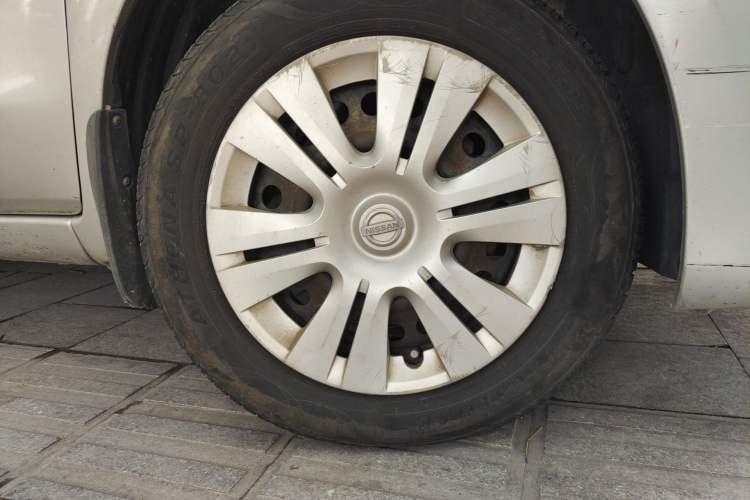 Used Nissan Livina 2013 1.6XE Manual Comfort Edition Right Front Wheel Hub