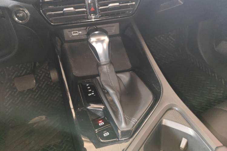 Used Roewe i5 2021 Revised 1.5L CVT Starry Edition Gear Lever