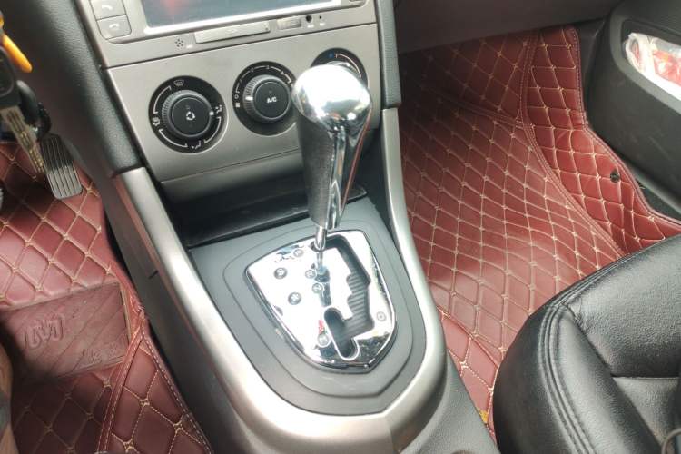 Used Peugeot 408 2011 2.0L Automatic Comfort Edition Gear Lever