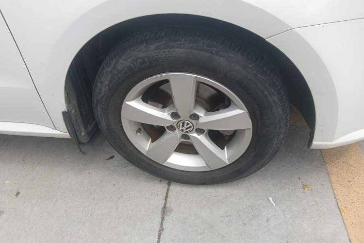 Used Volkswagen Lavida 2013 Revised Classic 1.6L Automatic Fashion Edition
