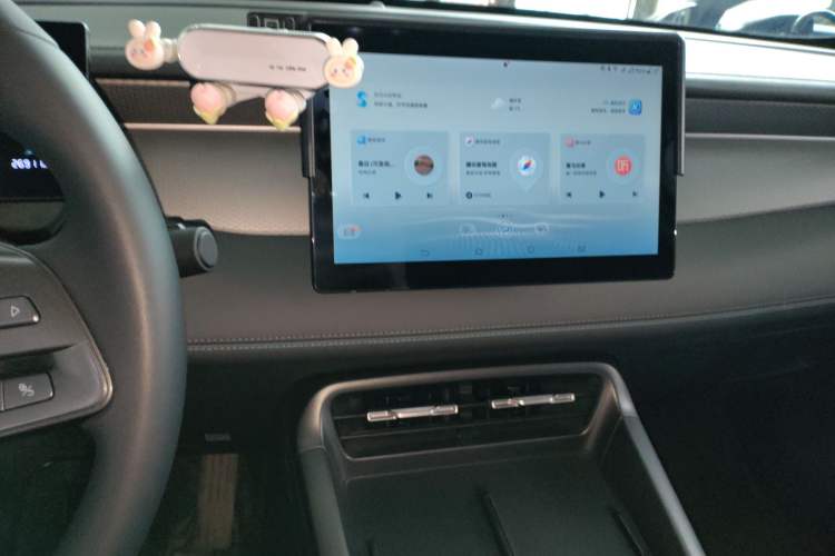 Used BYD Qin PLUS 2025 DM-i Smart Drive 55KM Leading Model Audio And AC Panel