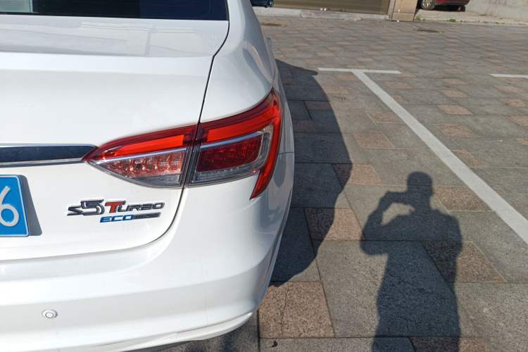 Used Luxgen 5 2015 1.8T Automatic ZhiZun Model
