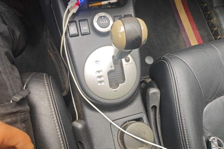 Used Nissan X-Trail 2012 2.5L CVT Luxury Edition 4WD Gear Lever