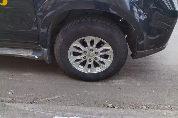 Used JMC Yusheng S350 2013 2.4T Automatic 2WD Diesel Luxury Edition 5 Seats
