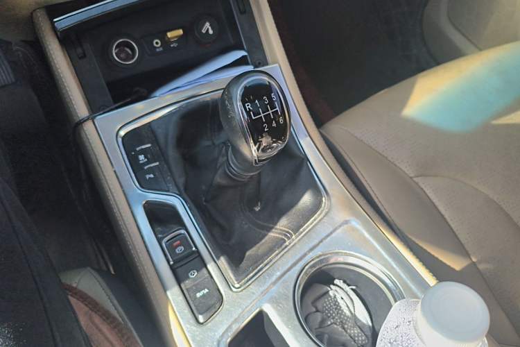 Used Baojun 730 2017 1.5T Manual Prestige Version 7 Seats Gear Lever