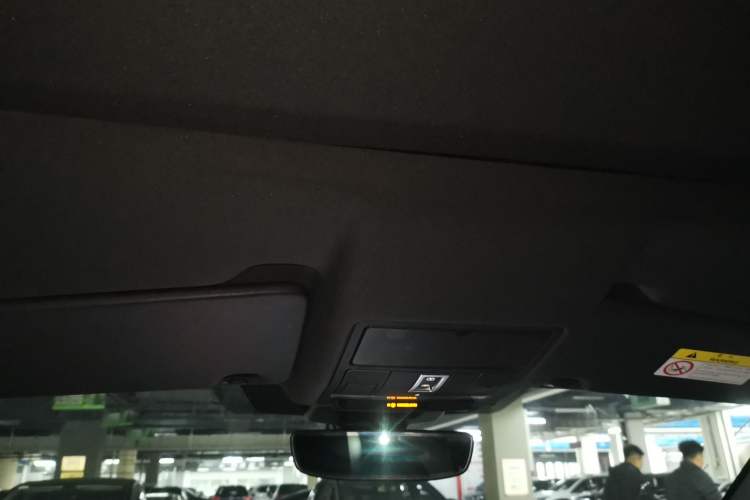 Used Land Rover Discovery Sport 2020 249 PS R-Dynamic Performance Tech Edition 5 Seats Headliner