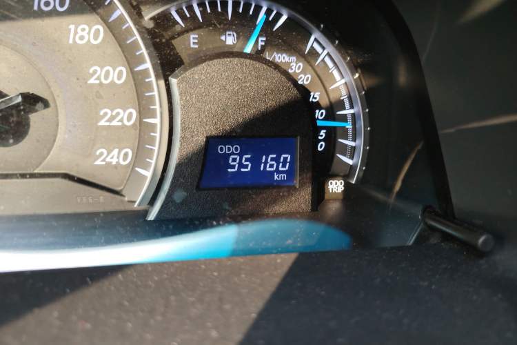 Used Toyota Camry 2016 2.0G 10th Anniversary Leading Edition
