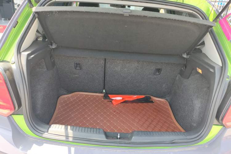 Used Volkswagen Polo 2014 1.6L Automatic Luxury Edition Trunk