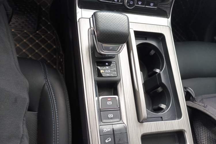 Used Roewe RX5 2023 PLUS 330TGI Automatic Trendsetting Smart Edition Gear Lever