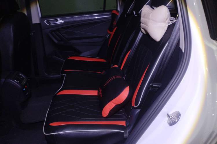 Used Volkswagen Tiguan L 2023 330TSI Automatic Two-Wheel Drive R-Line Enjoyment Edition Left Rear Seat