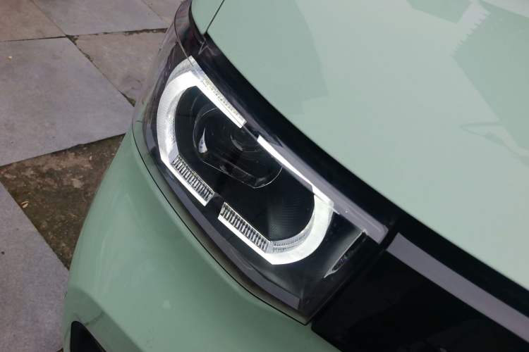 Used Wuling Hongguang MINIEV 2021 Macaron Fashion Model Lithium Iron Phosphate Right Front Headlight