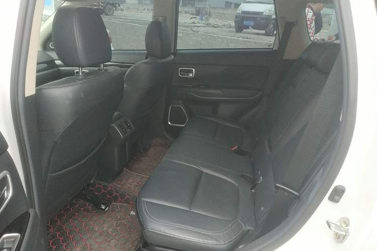 Used Mitsubishi Outlander 2019 2.4L 4x4 Zhi Xiang Edition 5 Seats China V Emission Standard