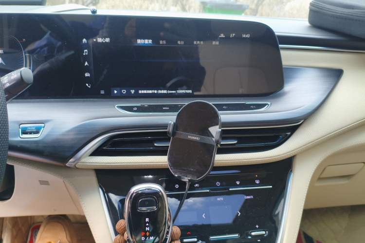 Used Buick GL8 2022 ES Landtrek 653T Luxury Edition Audio And AC Panel