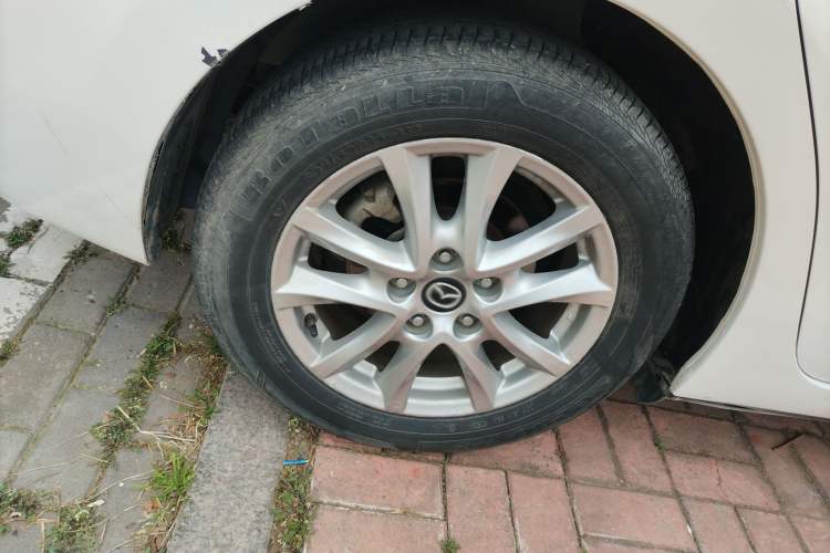 Used Mazda 3 Axela 2016 Sedan 1.5L Automatic Luxury Model