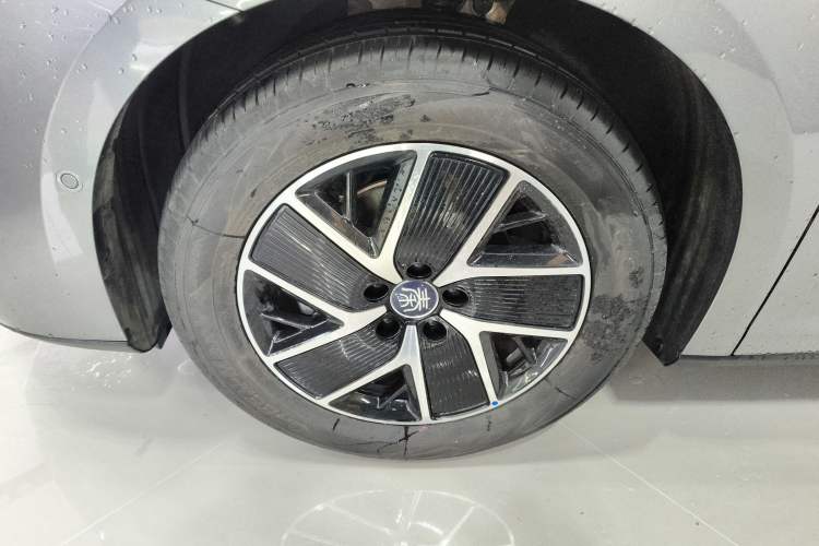 Used BYD Qin L 2025 DM-i Smart Drive 120KM Superior Model Exterior 4