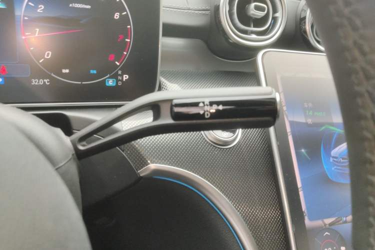 Used Mercedes-Benz C-Class 2025 Facelift C 260 L Sport Edition Gear Lever