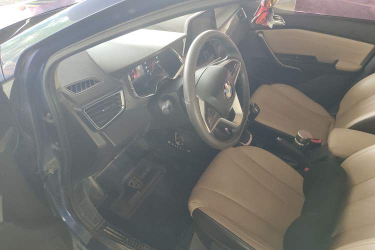 Used Baojun 310W 2017 1.5L Manual Fashion Model China V