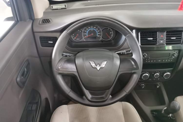 Used Wuling Rongguang V 2018 1.5L Standard Version
