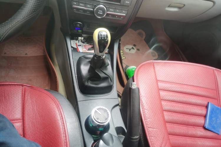 Used Soueast V3 Lingyue 2012 Revised Version 1.5L Manual – Style Edition
