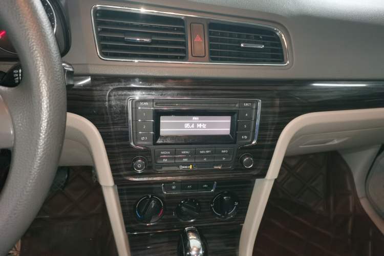 Used Volkswagen Gran Lavida 2013 1.6L Automatic Comfort Model