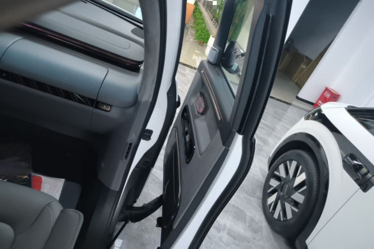 Used Zeekr MIX 2025 Long-Range Intelligent Driving Edition Right Front Door Interior