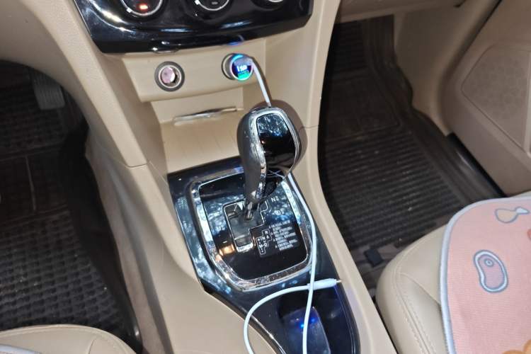 Used Baojun 730 2016 1.8L iAMT Comfort Version 7 Seats Gear Lever