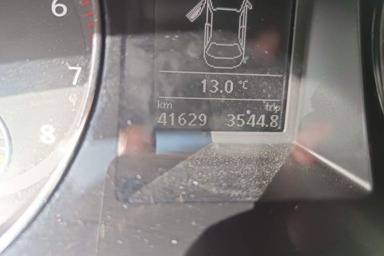 Used Volkswagen Magotan 2016 1.8TSI Smart Comfort Model Odometer Close Up