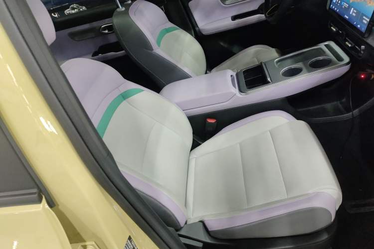 Used AION Y 2023 Younger Star Edition Right Front Seat